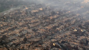 Incendio Los Angeles, la devastazione ripresa dal drone - Video