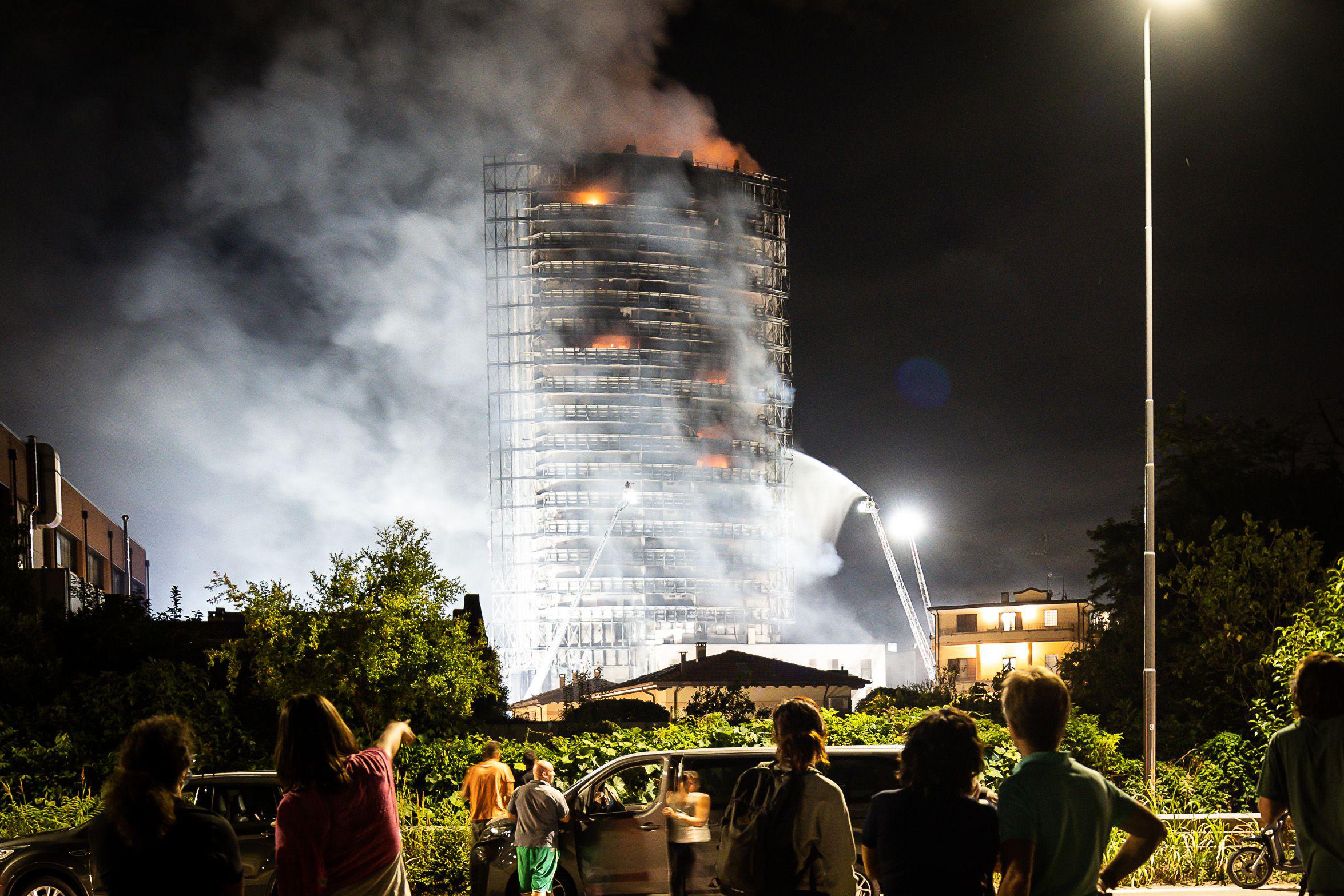 Incendio Milano, cause: ipotesi cortocircuito in palazzo via Antonini