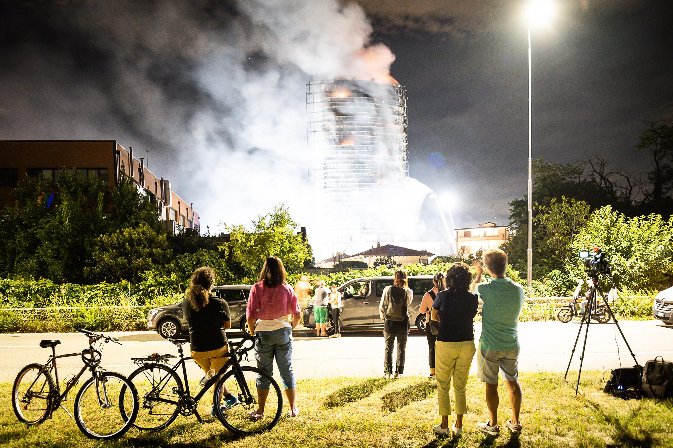 Incendio Milano, pm conferma: "Non ci sono vittime"