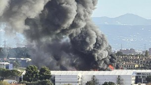 Incendio oggi a Roma, tribuna Ryder Cup in fiamme: nube di fumo