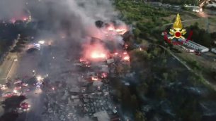 Incendio Roma, le impressionanti immagini dall'alto - Video
