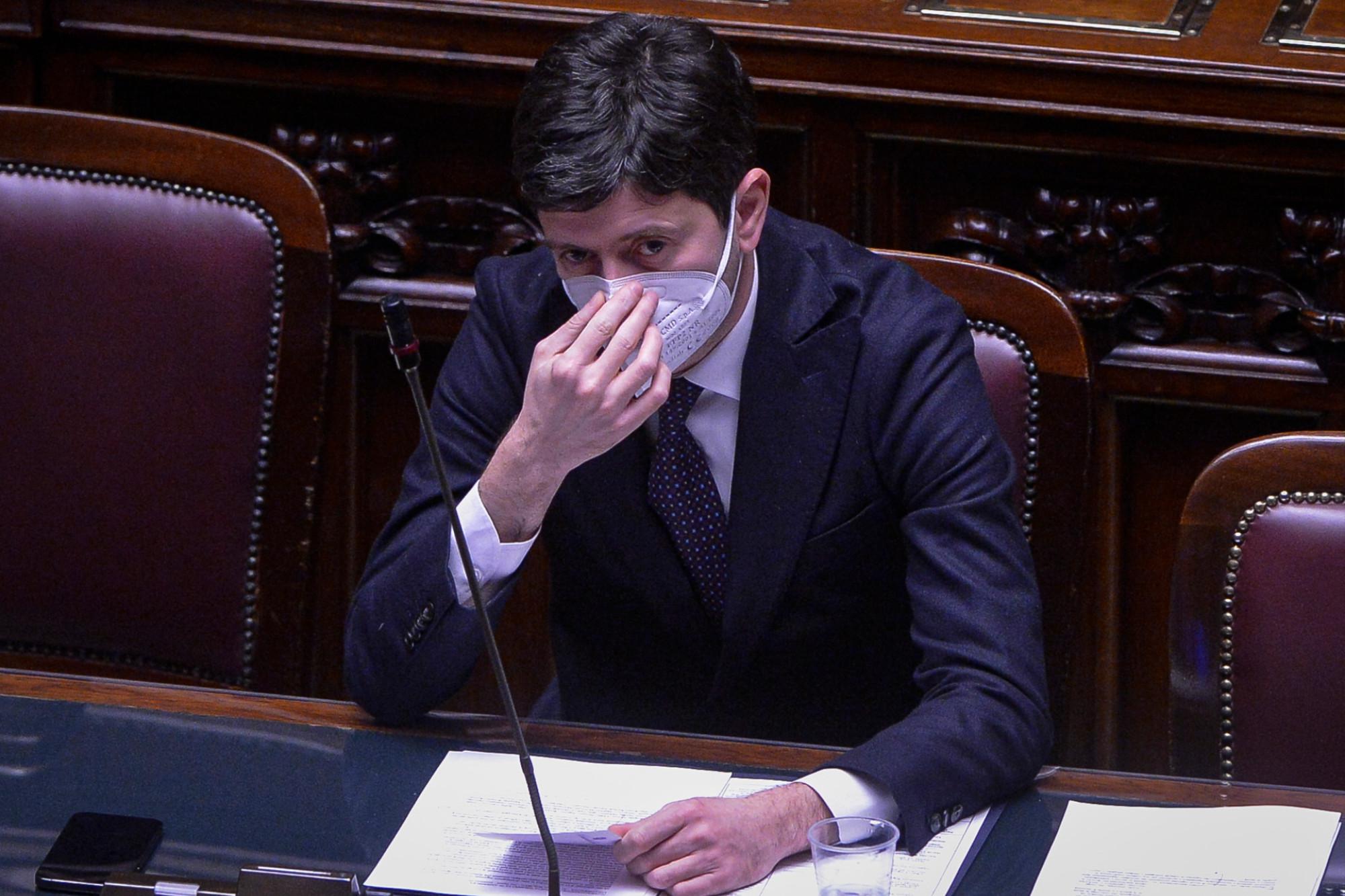 Inchiesta covid, chat agli atti: "Sta succedendo di tutto, qui è la guerra mondiale"
