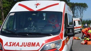Incidente a Lucca, scooter travolto da un'auto a Capannori: muore ragazza di 17 anni