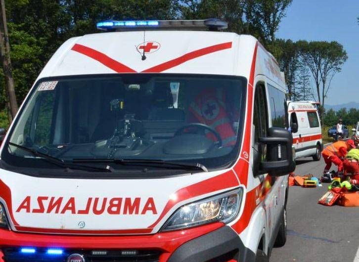 Incidente a Lucca, scooter travolto da un'auto a Capannori: muore ragazza di 17 anni