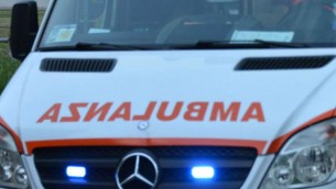 Incidente a Pescara, perde il controllo della moto e si schianta a terra: morto giovane
