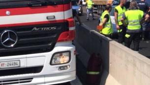 Incidente A12, auto si cappotta e si incendia: morta bimba di 4 anni