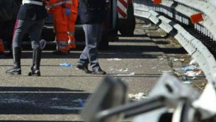 Incidente in A21, scontro tra camion pullman e auto: 10 persone in ospedale