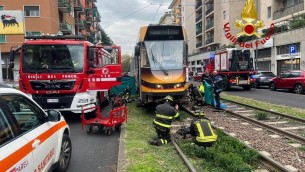 Incidente Milano, 14enne in bici muore investito da tram