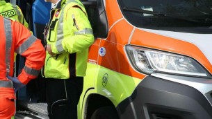 Incidente nel Bresciano, scontro tra camion e 2 auto a Esine: un morto