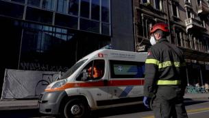 Incidente sul lavoro a Milano, due operai precipitano nel vano ascensore: un morto