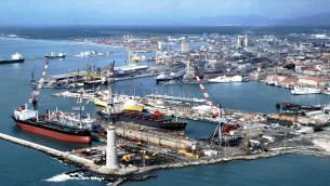 Incidente sul lavoro oggi a Livorno, muore a 54 anni colpito da cavo spezzato