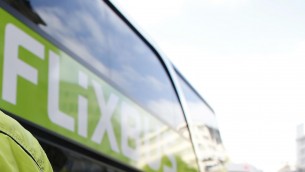 Incidente sull'A1, pullman Flixbus si schianta nella notte: 1 morto