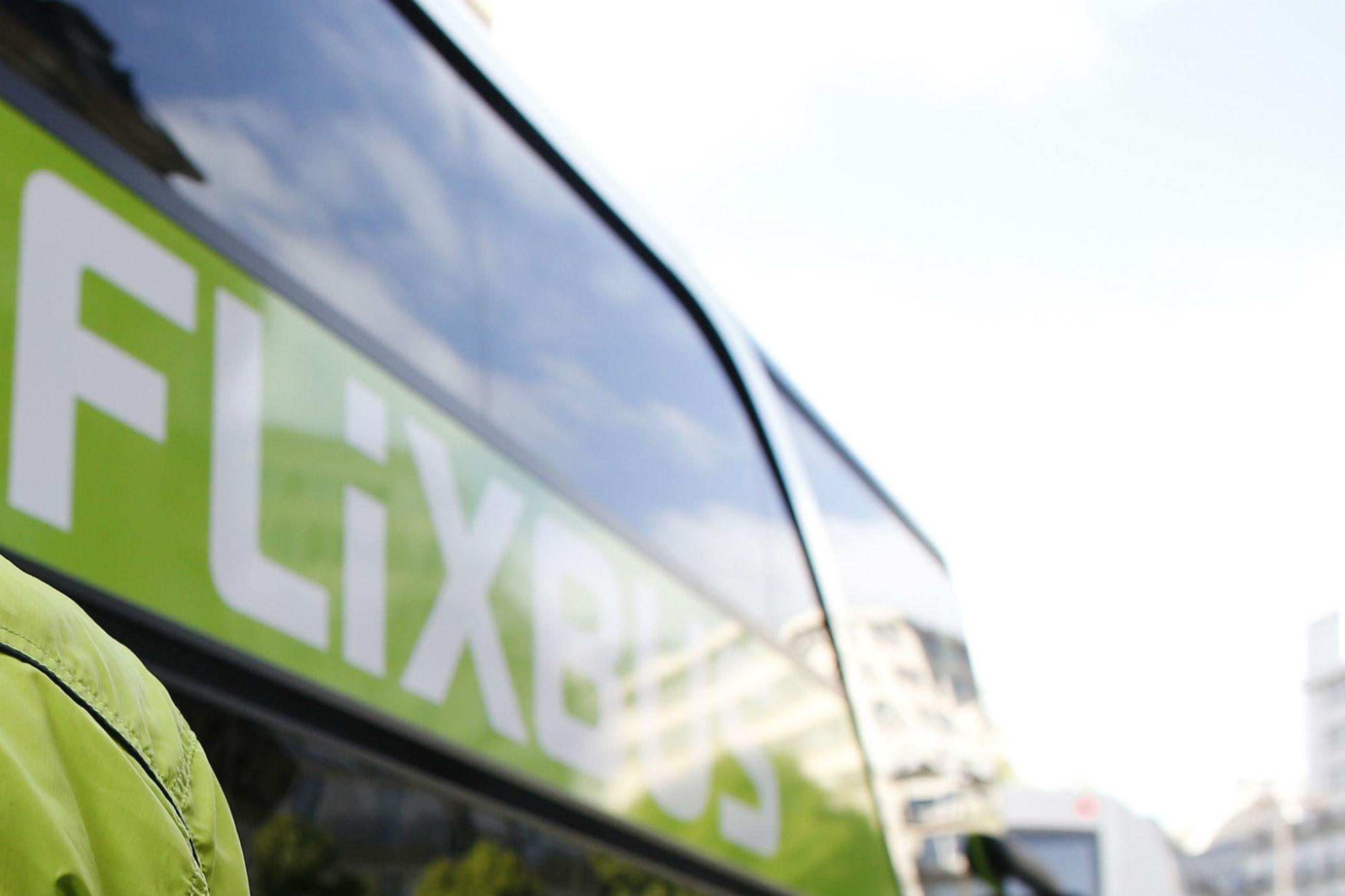 Incidente sull'A1, pullman Flixbus si schianta nella notte: 1 morto