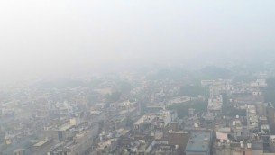 India, a Nuova Delhi smog da record: è 50 volte sopra limite, scuole chiuse - Video