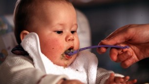 Influenza bimbi, ecco cosa fargli mangiare: i consigli del pediatra