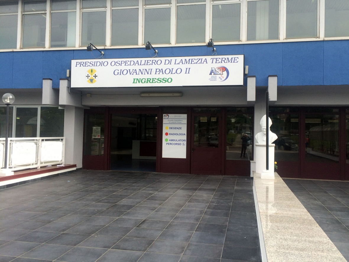 ingresso-ospedale-lamezia