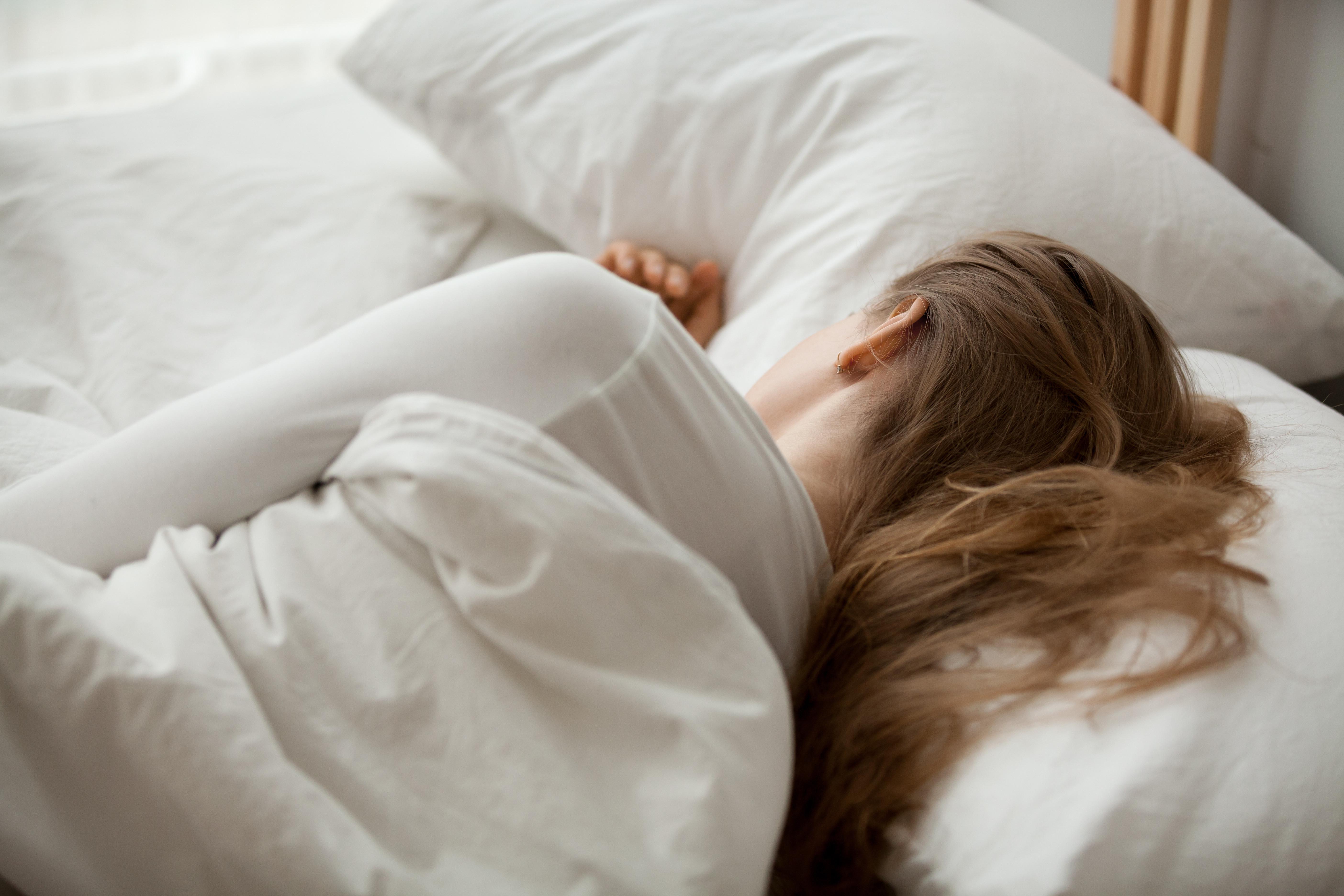 Insonnia, cosa non mangiare la sera per dormire bene