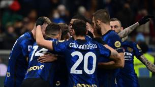 Inter-Cagliari 4-0, poker e nerazzurri primi in classifica