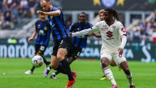 Inter-Torino 2-0, doppietta Calhanoglu e granata in 10: festa nerazzurra a San Siro