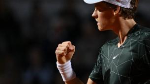Internazionali d'Italia 2022, Sinner batte Fognini e va agli ottavi