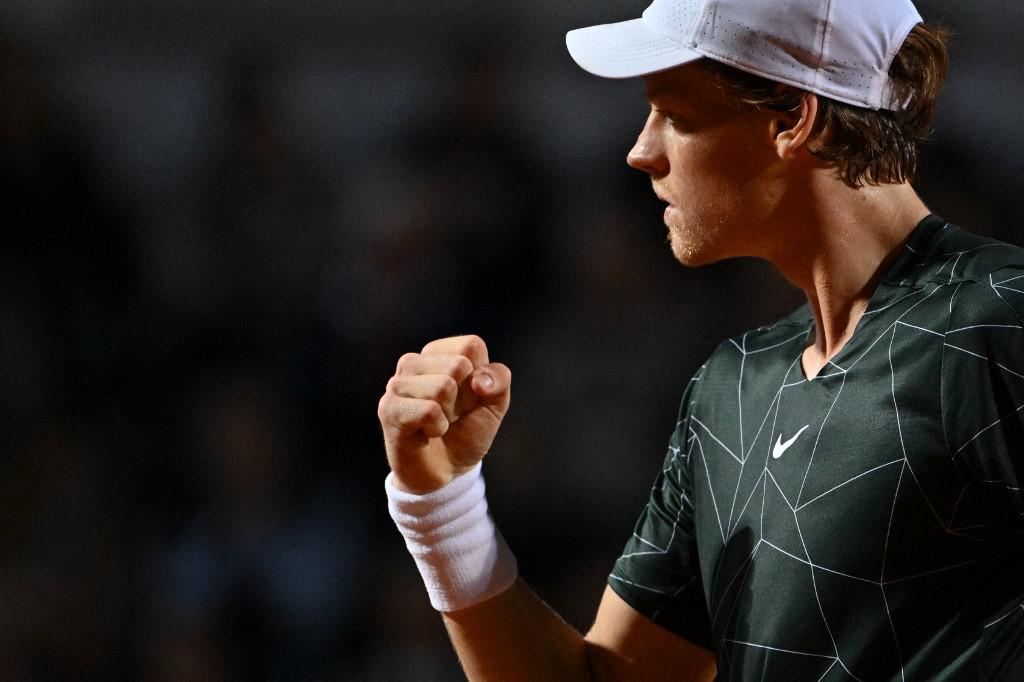 Internazionali d'Italia 2022, Sinner batte Fognini e va agli ottavi
