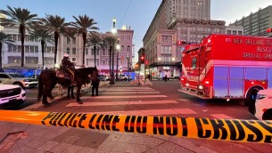 Investe folla e spara, strage a New Orleans: 10 morti