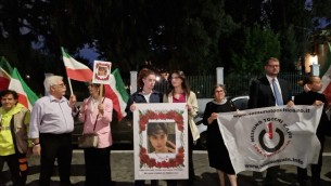 Iran, all'ambasciata a Roma veglia per Armita