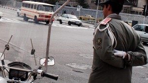 Iran, attivisti: 17enne ucciso da polizia dopo inseguimento in auto