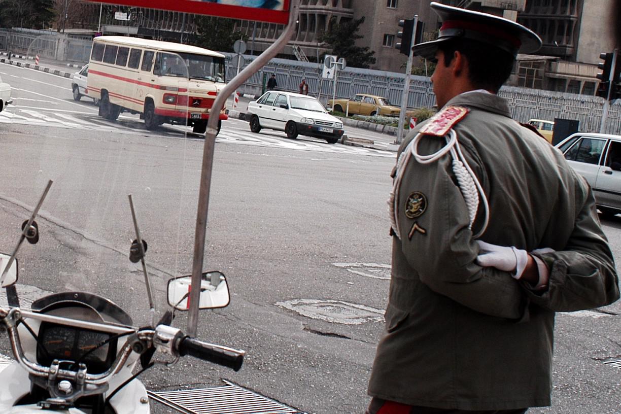 Iran, attivisti: 17enne ucciso da polizia dopo inseguimento in auto