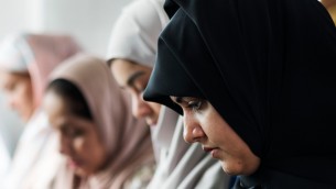 Iran, fermata la stretta sul velo: il presidente 'blocca' la nuova legge