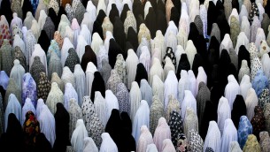 Iran, giro di vite su velo: Parlamento chiede modifiche su controversa legge