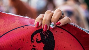 Iran, morta un'altra ragazza: proteste e polizia spara