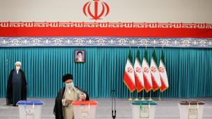 Iran, seggi aperti per le presidenziali: Khamenei vota a Teheran