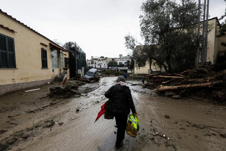 Ischia, l'allarme della Protezione civile: "Possibili nuove frane"