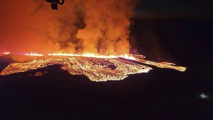 Islanda, eruzione vulcanica vicino Grindavik: attivate allerte ed evacuazioni