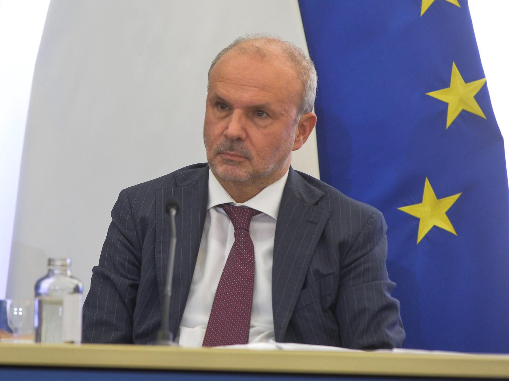 Isolamento Covid e nuove regole, Schillaci: "Decreto prima di Natale"