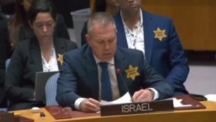 Israele, ambasciatore con stella di Davide all'Onu: "Hamas come nazisti"