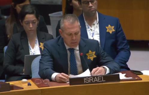 Israele, ambasciatore con stella di Davide all'Onu: "Hamas come nazisti"