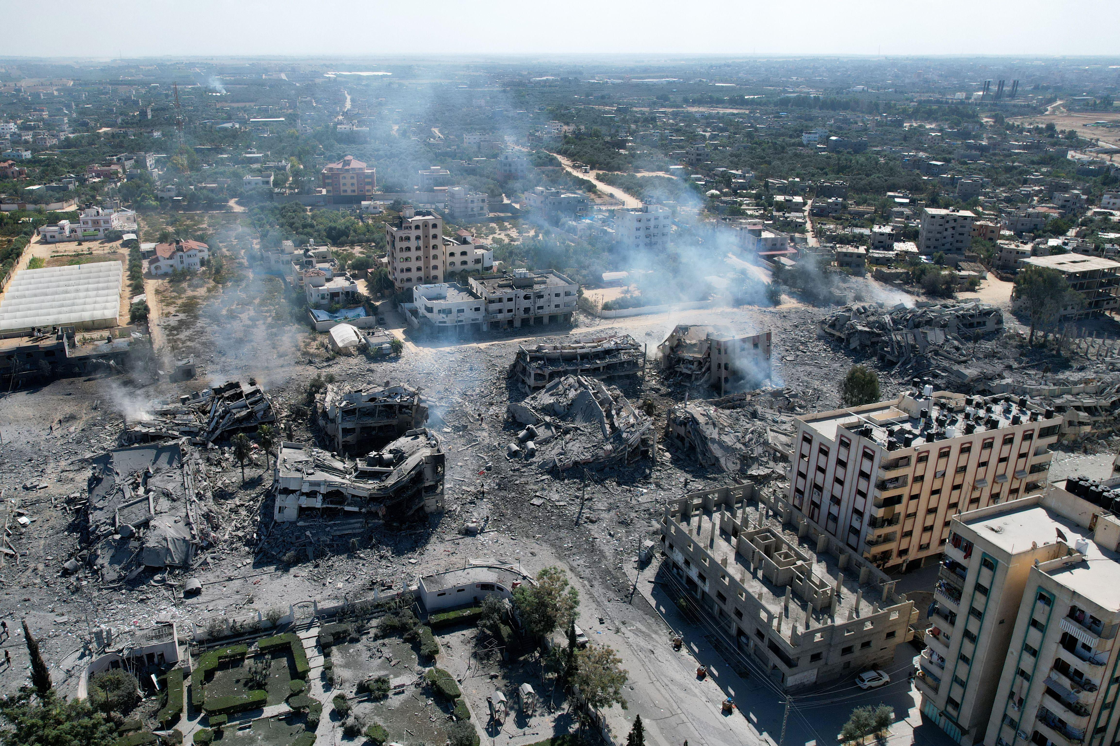Israele aumenta attacchi a Gaza: "Entreremo per distruggere Hamas"