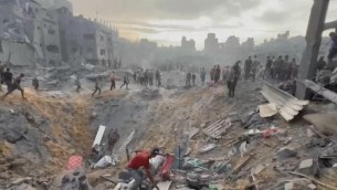 Israele bombarda campo profughi, decine di morti: "Ucciso comandante Hamas"