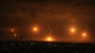 Israele: "Donne e bambini ancora ostaggi"