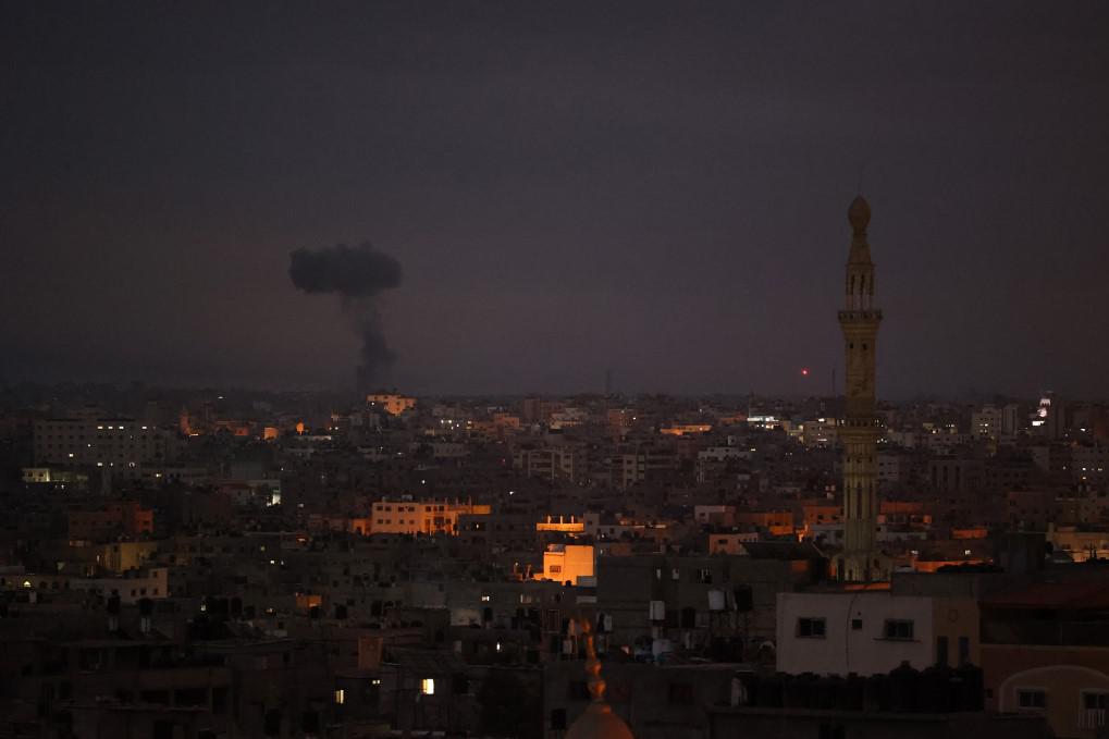 Israele-Gaza, nella notte ancora razzi e raid