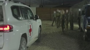 Israele, gli ostaggi rilasciati: libere Romi, Emily e Doron - Video