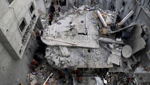 Israele-Hamas, Khan Younis e Gaza City assediate: "Uccise decine terroristi"