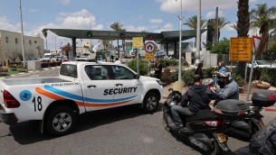 Israele intercetta missile Houthi su aeroporto di Tel Aviv, stop voli Ita-Lufthansa