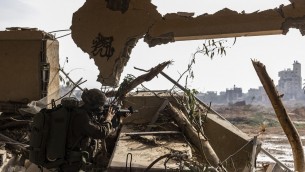 Israele, irruzione in centro comando Hamas: "Distrutto deposito armi a Khan Younis"