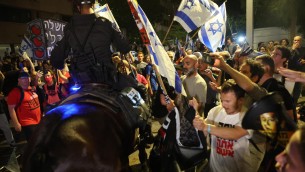 Israele, migliaia in piazza per rilascio ostaggi e voto anticipato. Blinken domani in A