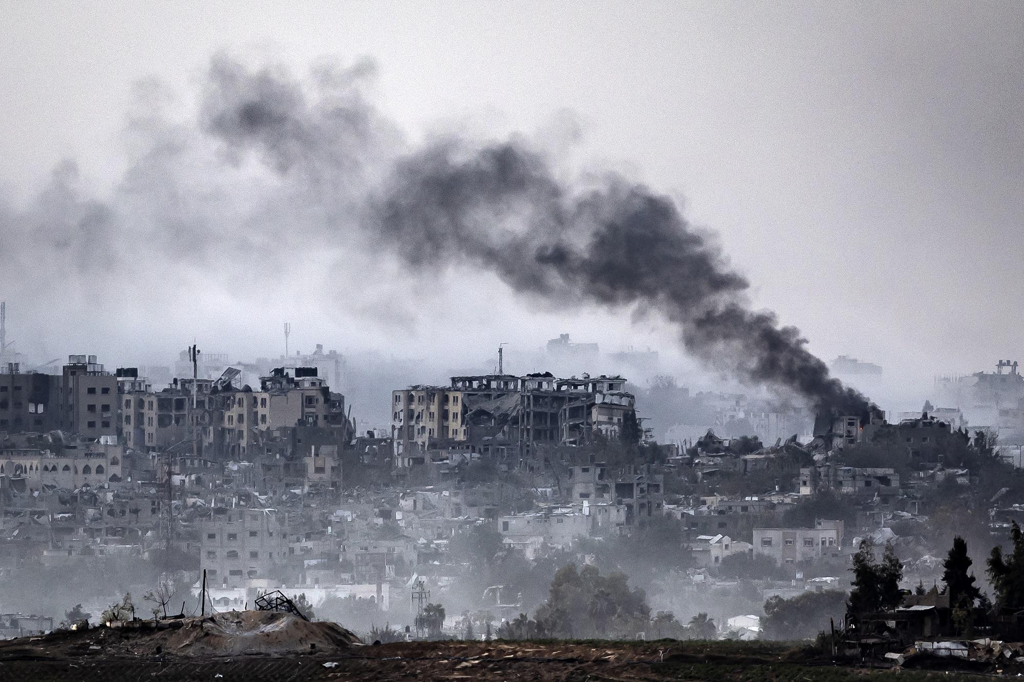Israele, notte di attacchi su Gaza: uccisi decine di miliziani di Hamas
