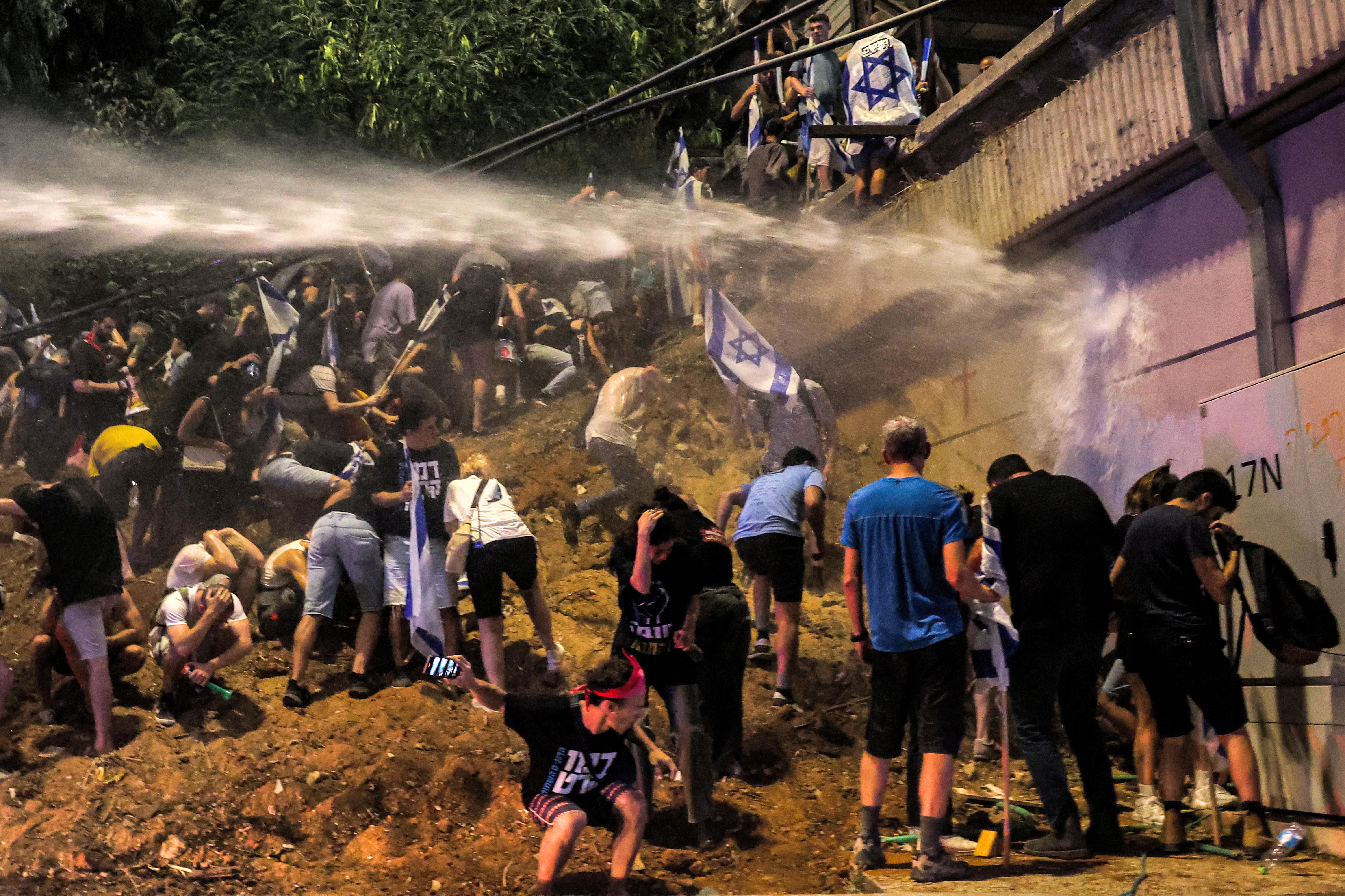 Israele, primi ok a parte riforma giustizia: proteste in tutto il Paese
