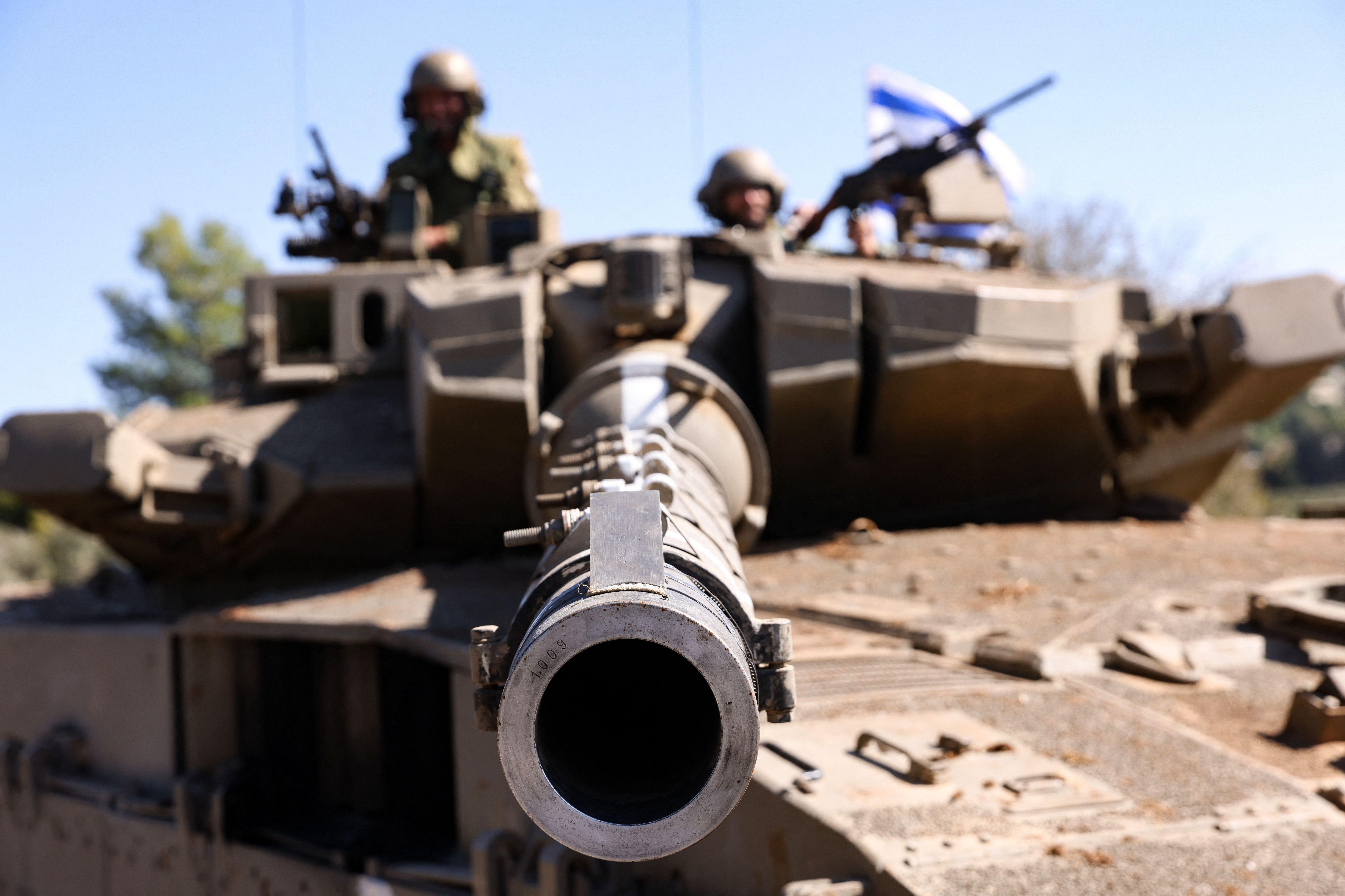 Israele, prove di invasione a Gaza: tank nel Nord